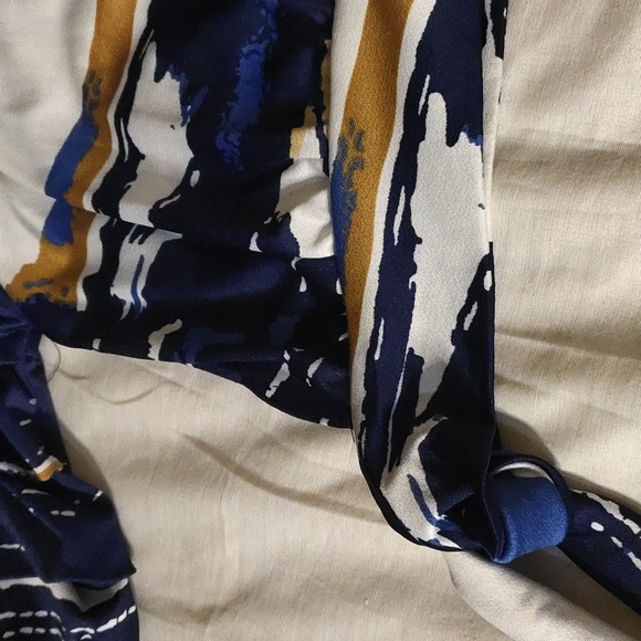 Baloon sleeve Ruffle crop top (fixed price ) - Picture 5 of 7